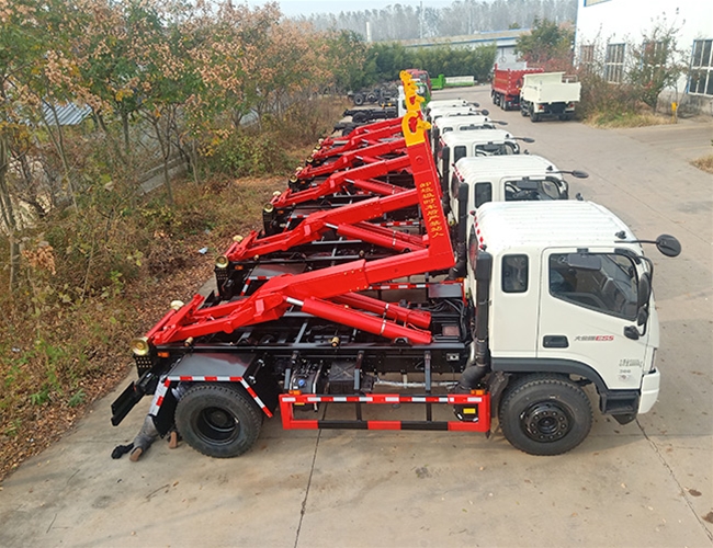 勾臂车